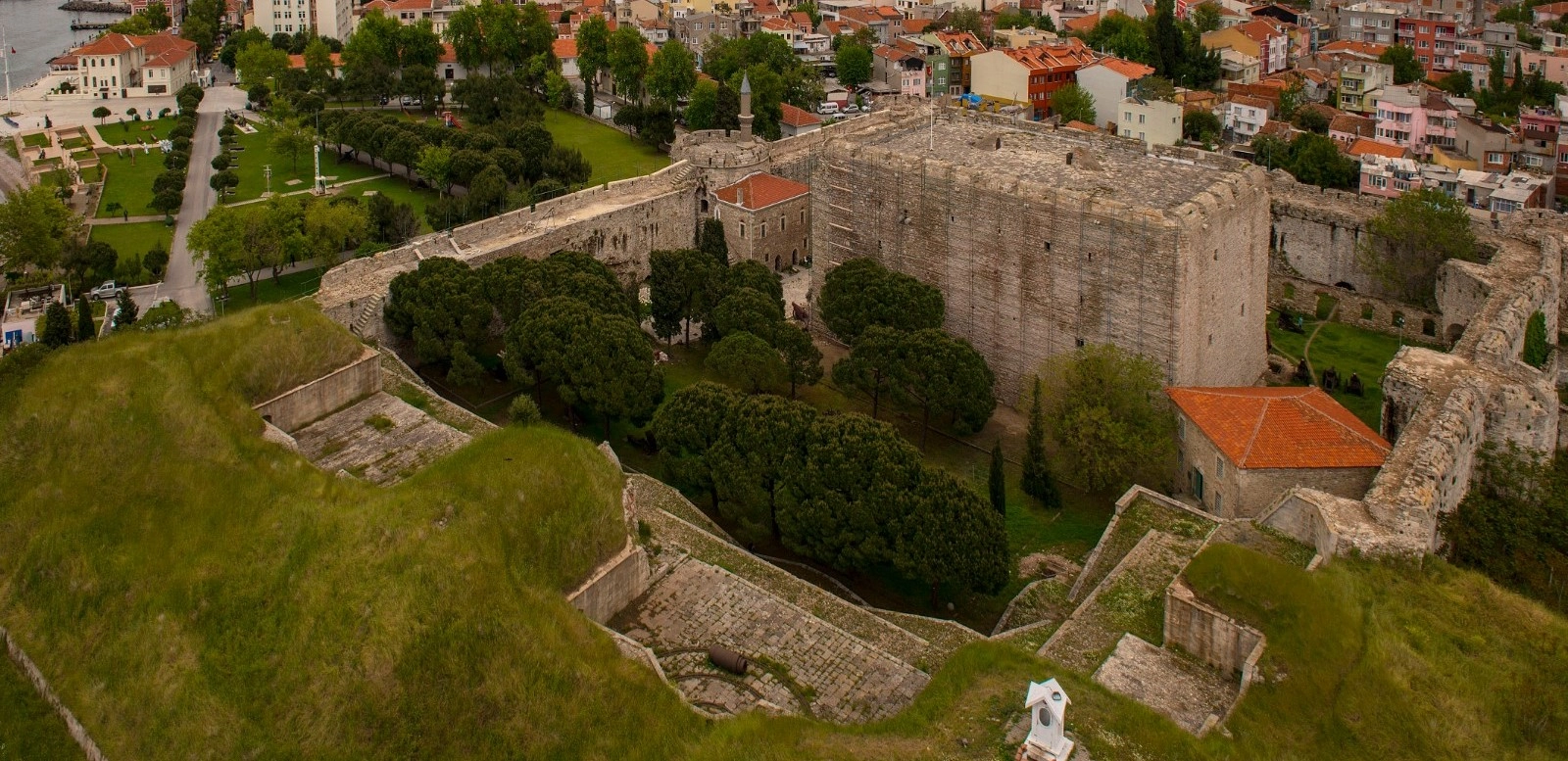 Çimenlik Castle near Aynalı Çarşı in Çanakkale
