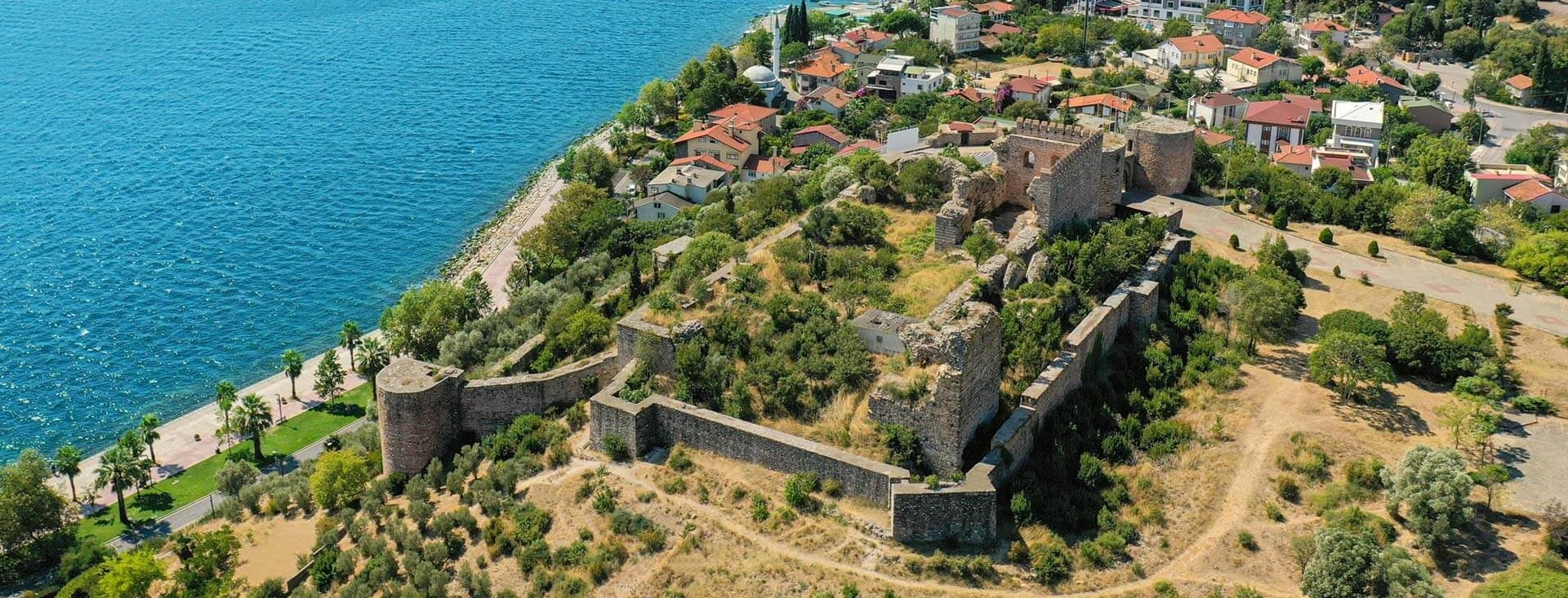 Byzantine Eskihisar Castle overlooking the Gulf of Izmit