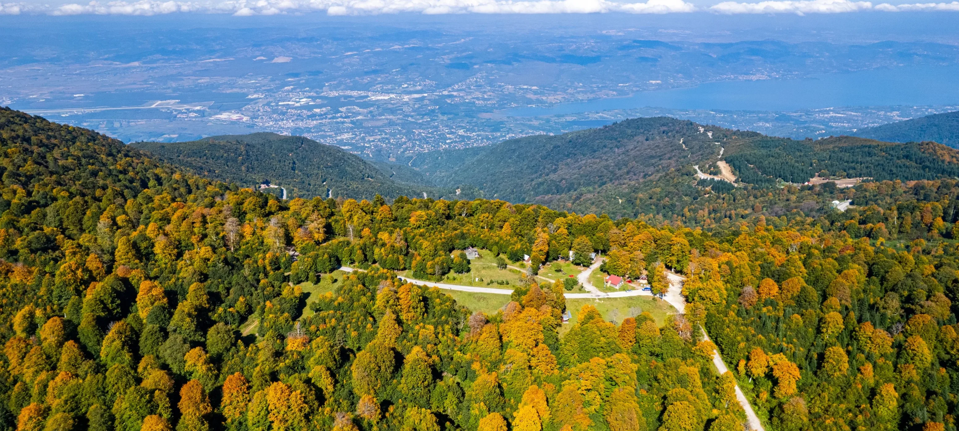 Kartepe cable car above forests between Derbent and Kuzuyayla