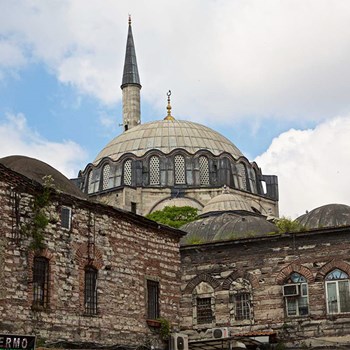 Two Continents Istanbul Tour visiting the Spice Bazaar near Rüstem Paşa Mosque