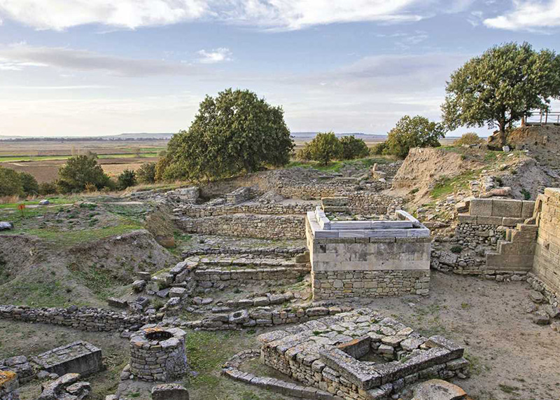 Archaeological remains and settlement layers at Troy