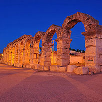 Ciudad antigua de Tyana y piscina romana