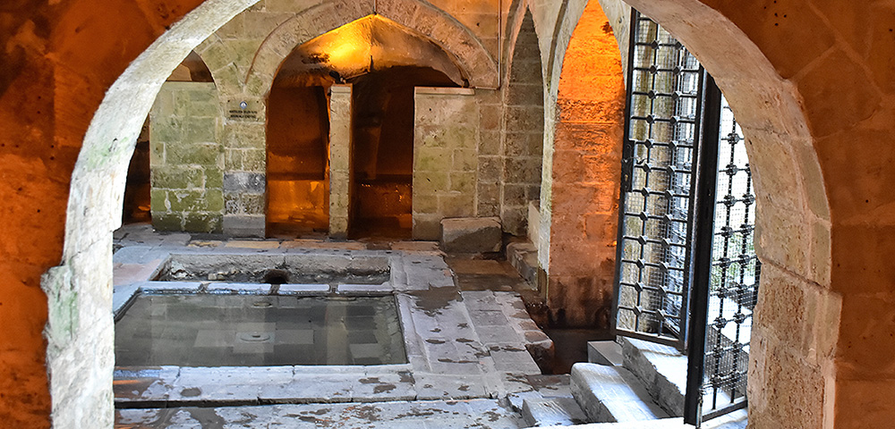 Les Ouvrages d'Eau Souterraine à Gaziantep; Livas et Kastels

