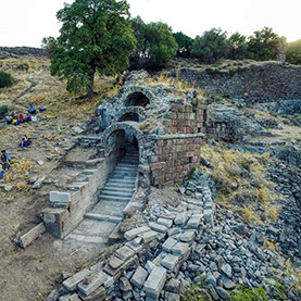 Antike Stadt Aigai – Archäologische Stätte in Westanatolien