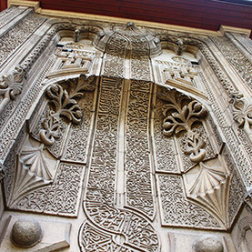Madrasah mit Ince-Minarett