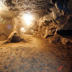 Pileki-Höhle – Historische Höhle zur Brotbackstein-Herstellung