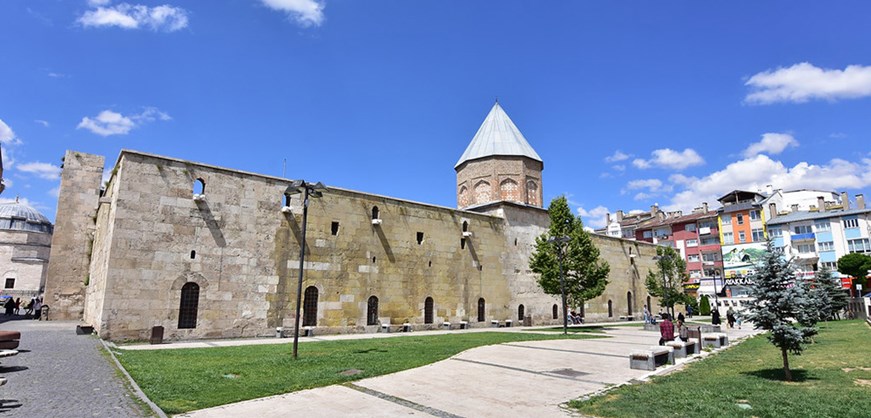 Şifaiye-Medrese und Krankenhaus