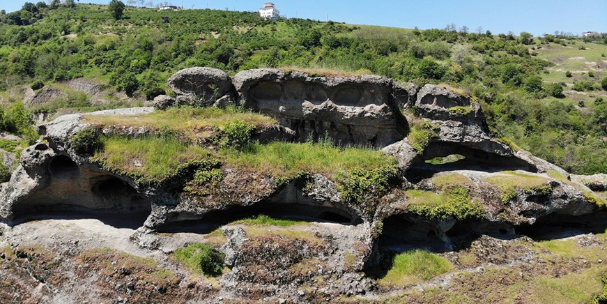Tekkeköy-Höhlen und Archäologisches Tal
