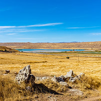 Todurge-Felsenhöhlen und See – Natursehenswürdigkeit in Sivas