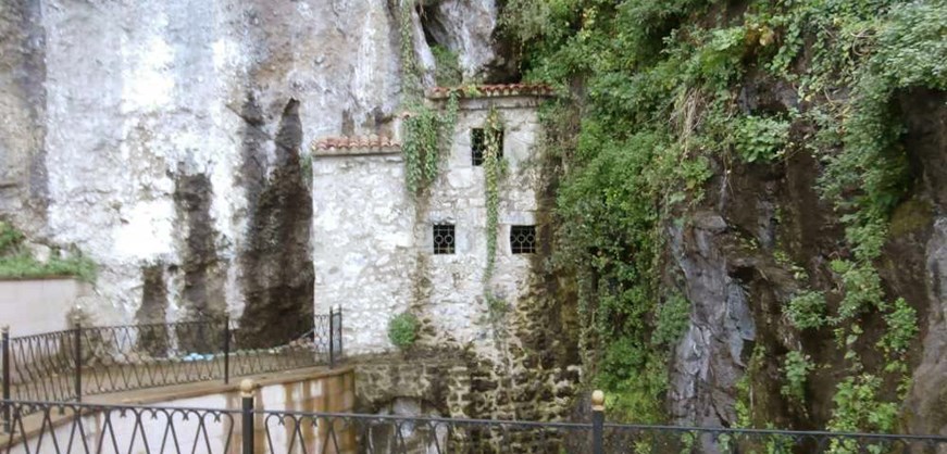 Chiesa nella grotta della Vergine Maria