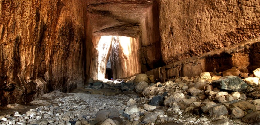 Vespasianus Titus 터널 및 Beşikli 동굴
