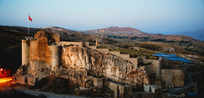 Harput의 역사적인 도시와 성
